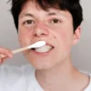 Pastă de dinți cu albire activă, aromă de mentă glacială, 175g